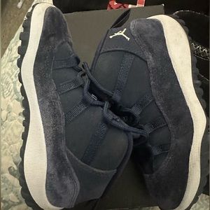AIR JORDAN 11 NAVY SUEDE 10c used